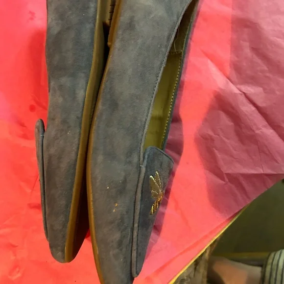 Talbots Women’s size 6.6 Light Blue Suede Loafers with Bee Design never worn - Picture 7 of 11